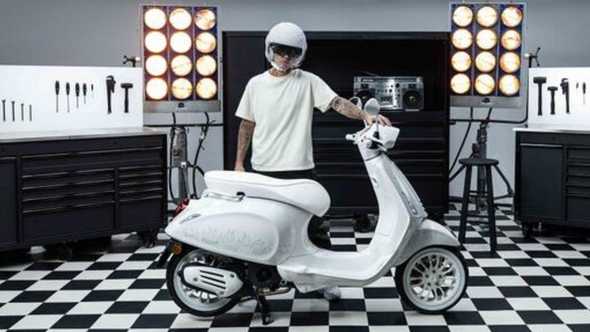 JUSTIN BIEBER X VESPA 