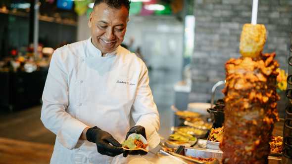 Chef Lamberto Valdez Lara, the culinary maestro behind this feat  