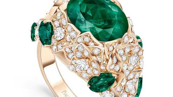 Rose gold green tourmaline ring with 154 brilliant-cut diamonds 