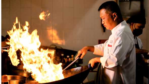 Renowned Hong Kong culinary expert, Chef Wai Yin Man, or Chef Man, has crafted a truly unforgettable dining experience for couples and their guests at the Hyatt Regency Bangkok Sukhumvit with three Chinese set menus: Silver, Gold, and Platinum,